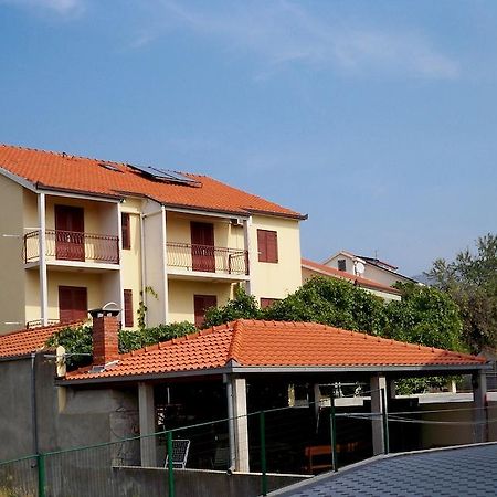 Guesthouse Lucic Orebic Bagian luar foto