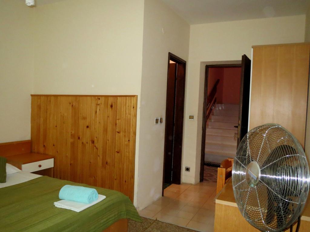 Guesthouse Lucic Orebic Bagian luar foto